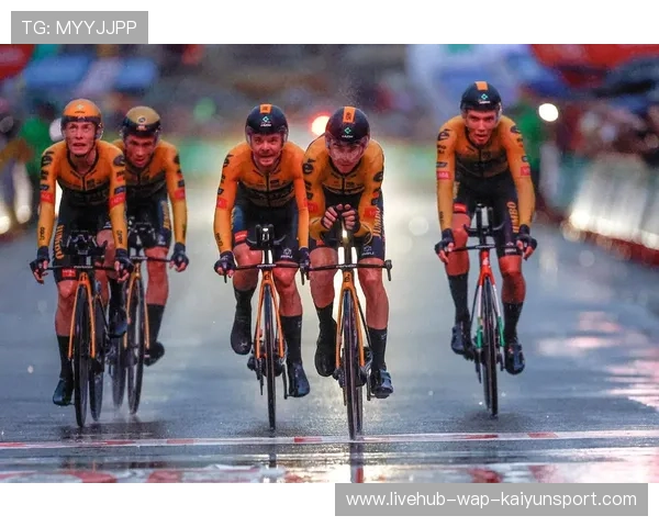 自行车比赛摔车事故，成都体育界呼吁提高安全标准，自行车比赛摔车视频